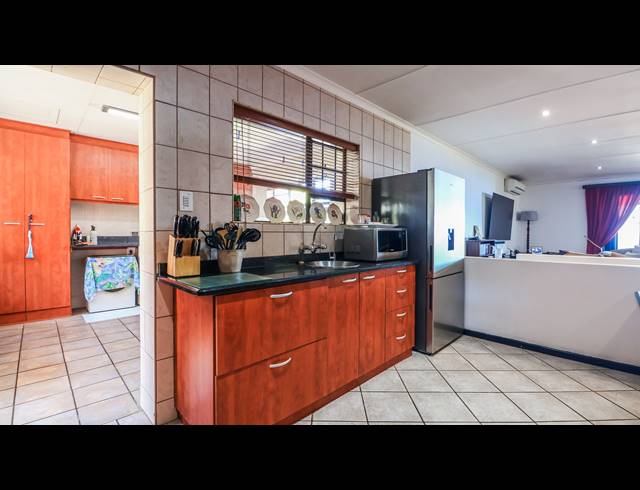 5 BEDROOM HOUSE FOR SALE IN DANA BAY